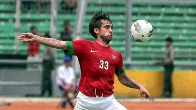 Tonnie Cussell saat aktif membela Timnas Indonesia. Copyright: © Sidomi