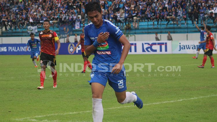 Septian David Maulana mencetak satu gol di laga PSIS Semarang vs Persibat Batang. Copyright: © Ronald Seger/INDOSPORT