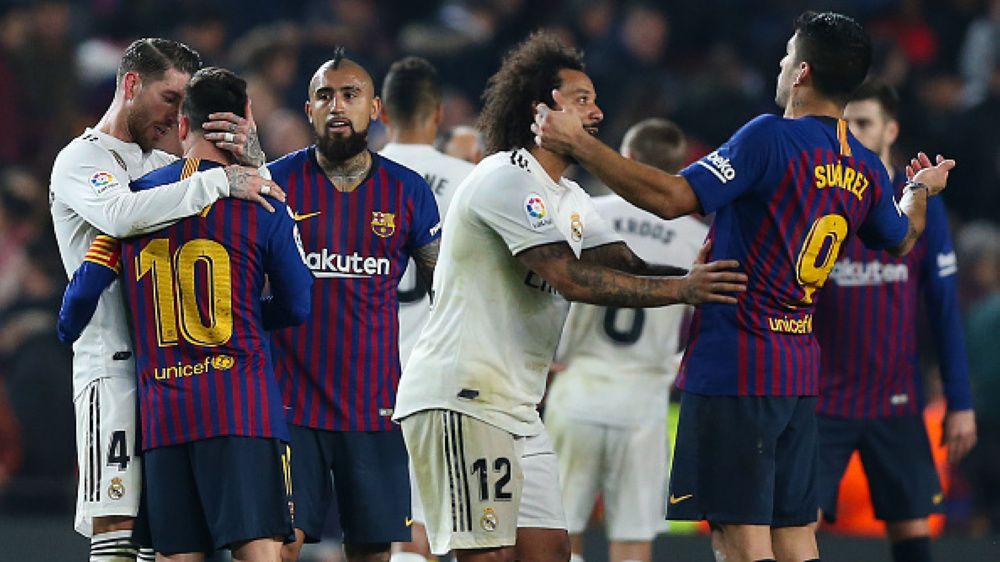 Barcelona dan Real Madrid tengah asyik berduaan di pucuk klasemen sementara LaLiga Spanyol. Copyright: © GettyImages