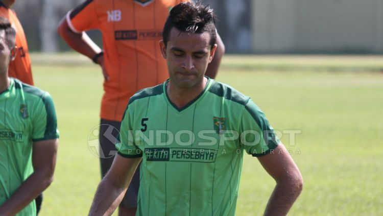 Otavio Dutra setelah mengikuti latihan perdana di Lapangan Jenggolo, Sidoarjo. Kamis (07/02/19). Copyright: © Fitra Herdian Ariestianto/INDOSPORT