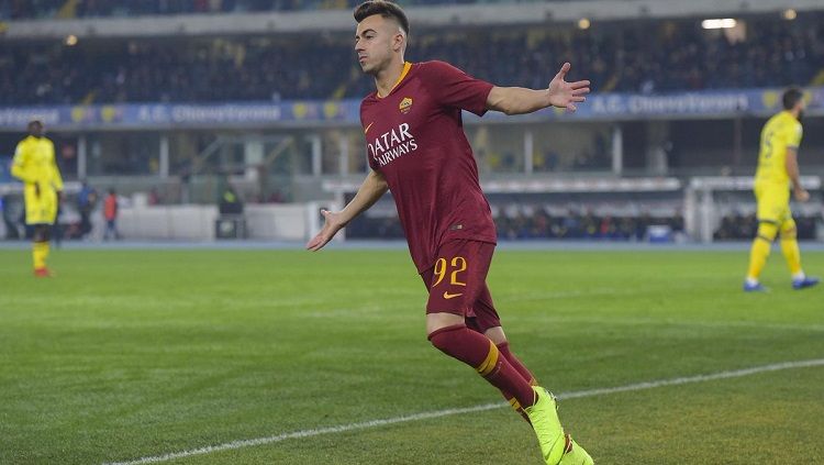 El Shaarawy merayakan gol ke gawang Chievo Verona. Copyright: © Twitter @ASRomEN