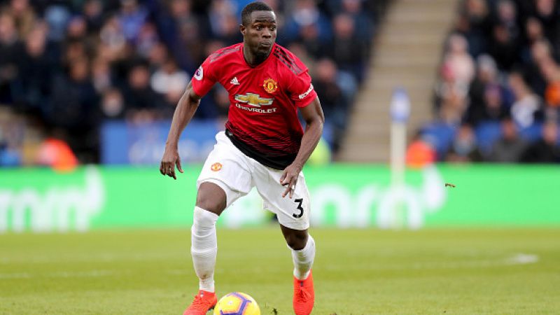 Meski mendapatkan tawaran kontrak baru dari Manchester United, Eric Bailly malah curiga bahwa Setan Merah punya niat kurang menyenangkan di balik tawaran itu. Copyright: © INDOSPORT