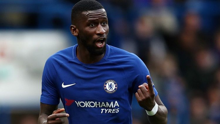 Bek Chelsea, Antonio Rudiger, mendapatkan perlakuan rasis dari fans Tottenham Hotspur pada pekan ke-18 kompetisi Liga Inggris. Copyright: © weaintgotnohistory