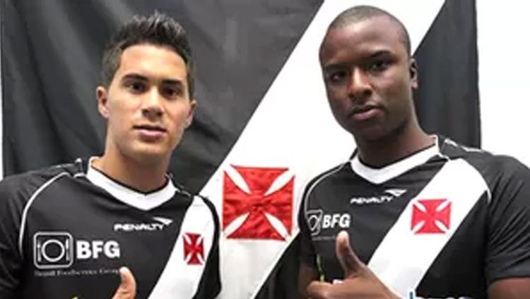 Calon pemain Persipura asal Brasil, Andre Ribeiro do Santos (kiri). Copyright: © Globo Esporte