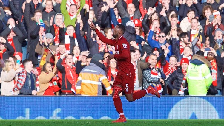 Gelandang Liverpool, Wijnaldum, merayakan gol yang dicetak ke gawang Bournemouth. Copyright: © Twitter @LFC
