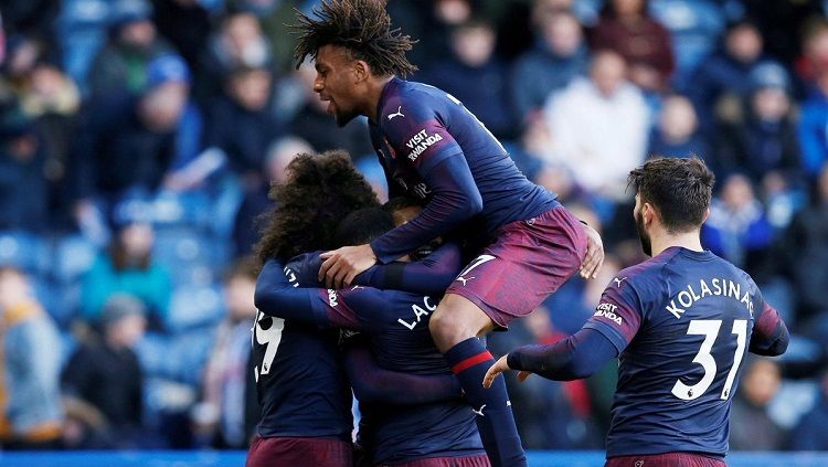 Skuat Arsenal merayakan gol ke gawang Huddersfield Copyright: &copy; Twitter @permierleague