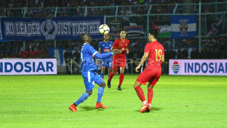 Laga uji coba Timnas Indonesia U-22 vs Arema FC. Copyright: © Ian Setiawan/INDOSPORT