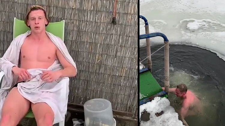 Oleksandr Zinchenko, pemain muda Manchester City saat sedang berenang di kolam es. Copyright: &copy; DailyMail