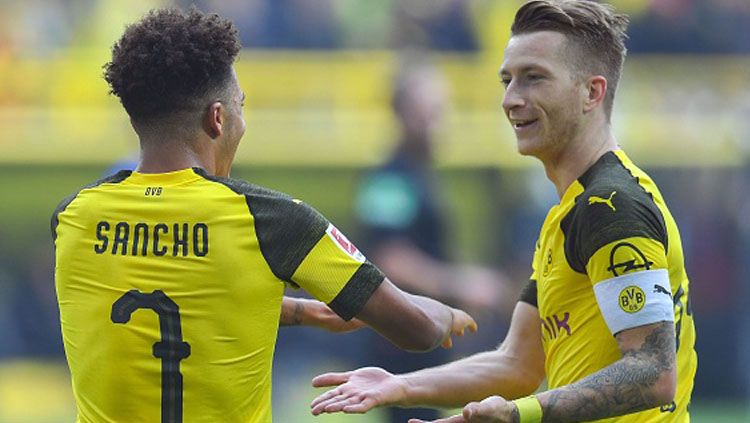 Jaden Sancho (kiri) dan Marco Reus, 2 bintang Borussia Dortmund. Copyright: © GettyImages