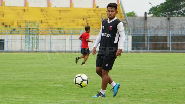Bintang Madura United, Andik Vermansah saat sesi latihan jelang Liga 1 2019. Copyright: © Fitra Herdian/INDOSPORT