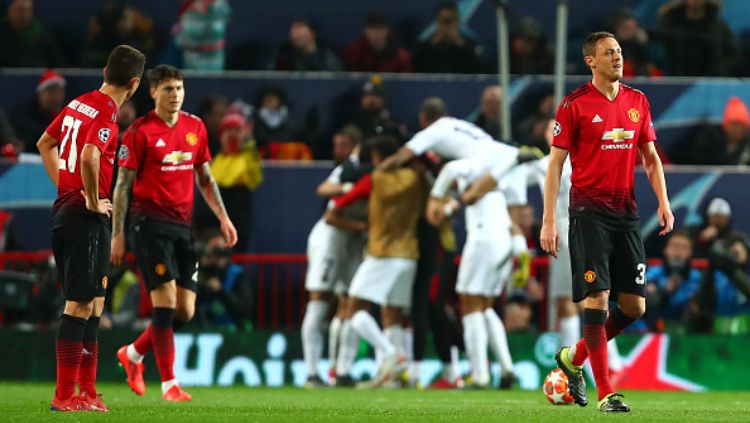 Ekspresi kekecewaan para pemain Manchester United usai dibekuk oleh PSG. Copyright: © GettyImages