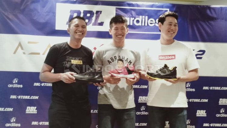 Peluncuran Sepatu DBL dihadiri oleh Azrul Ananda (Founder & CEO DBL Indonesia), Abraham Damar Grahita (atlet Timnas Basket Putra Indonesia), Kim Pan Seung (Direktur A1 Ardiles) Copyright: © Bella Wulansari/INDOSPORT