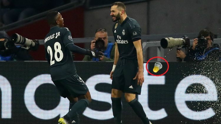 Benzema dilempari gelas minum usai cetak gol. Copyright: © GettyImages