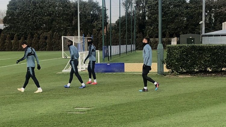 Pemain Chelsea meninggalkan sesi latihan menjelang bentrokan vs Malmo di Liga Europa Copyright: &copy; Football London