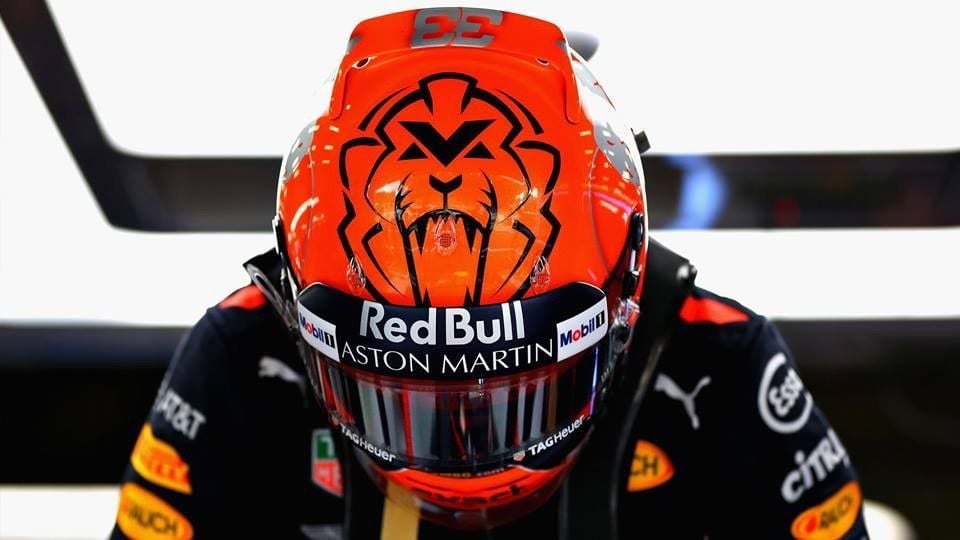 Max Vertappen mengenakan helm Arai di balapan Formula 1. Copyright: © Pinterest