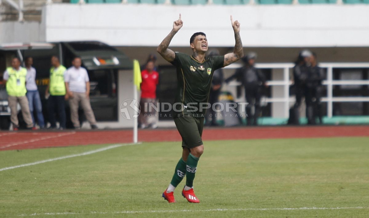 Aksi selebrasi pemain PS Tira Persikabo. Copyright: © Herry Ibrahim/INDOSPORT