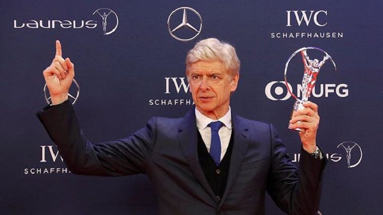 Arsene Wenger saat memenangkan Lifetime Achievement Laureus Awards. Copyright: © Bleacher Report