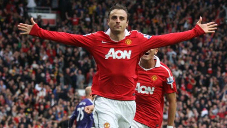 Dimitar Berbatov adalah salah satu pemain yang terlalu lama dipertahankan Manchester United. Copyright: © GettyImages