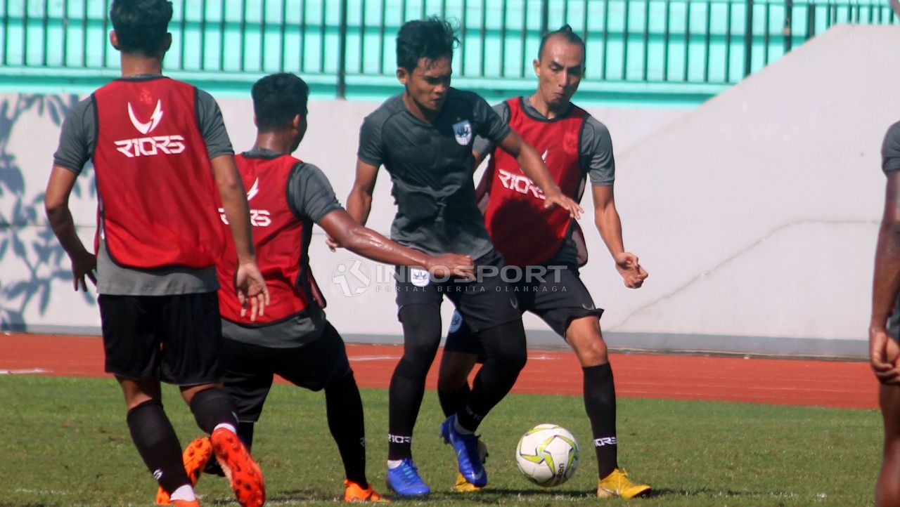 Tim PSIS Semarang saat latihan di Stadion Moch Soebroto, Magelang. Copyright: © Ronald Seger Prabowo/Indosport.com