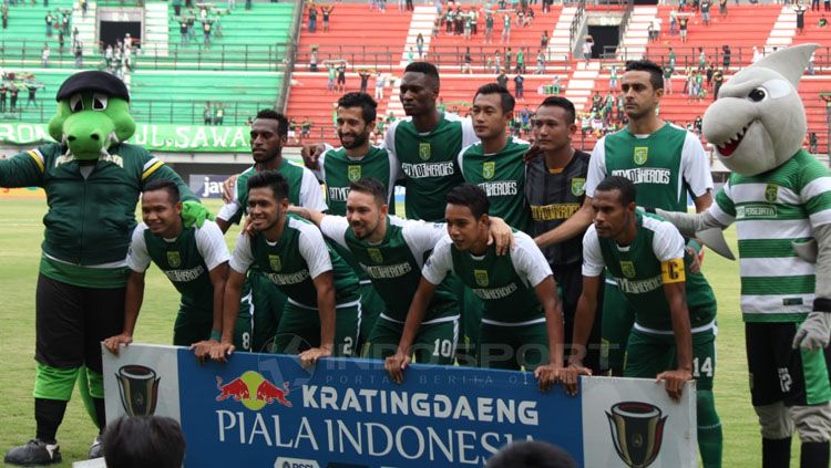 Skuat Persebaya Surabaya saat bermain di Kratingdaeng Piala Indonesia. Copyright: © Fitra Herdian/INDOSPORT