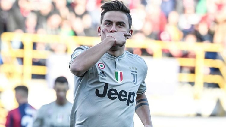 Meski kembali ke Turin untuk latihan, Pauolo Dybala kemungkinan besar sudah tidak diinginkan Maurizio Sarri dalam skuatnya. Copyright: © Getty Images