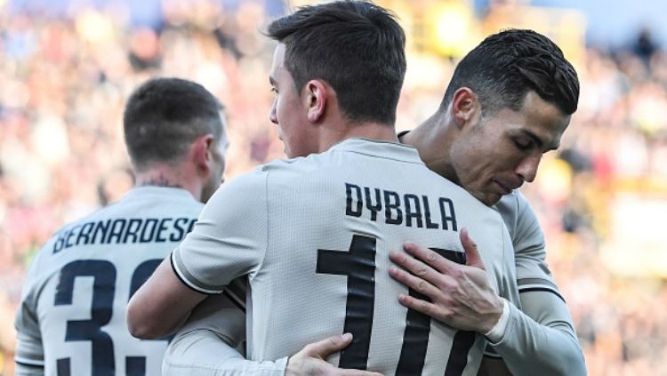 Paulo Dybala dan Cristiano Ronaldo saat selebrasi gol Juventus. Copyright: © Getty Images