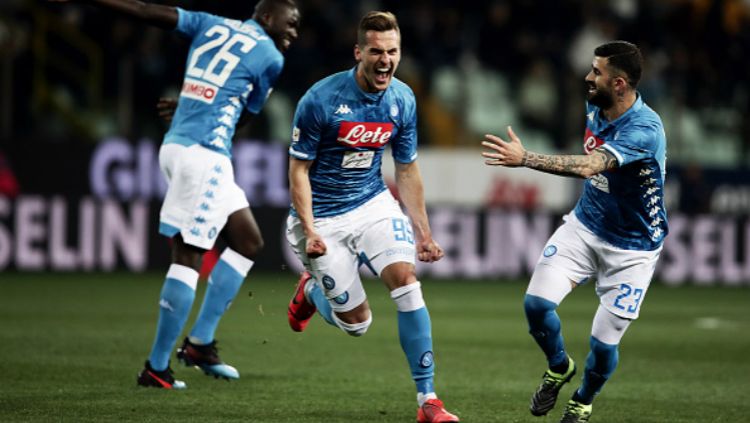 Arkadiusz Milik selebrasi gol dalam pertandingan Parma vs Napoli, Senin (25/02/19). Copyright: © Getty Images