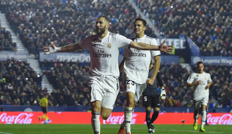 Selebrasi gol striker Real Madrid, Karim Benzema. Copyright: © GettyImages