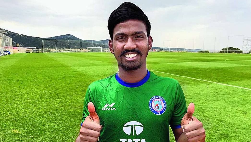 Gourav Mukhi pesepakbola asal India yang berusia 28 tahun namun mengaku baru berusia 16 tahun. Copyright: © sportku.com