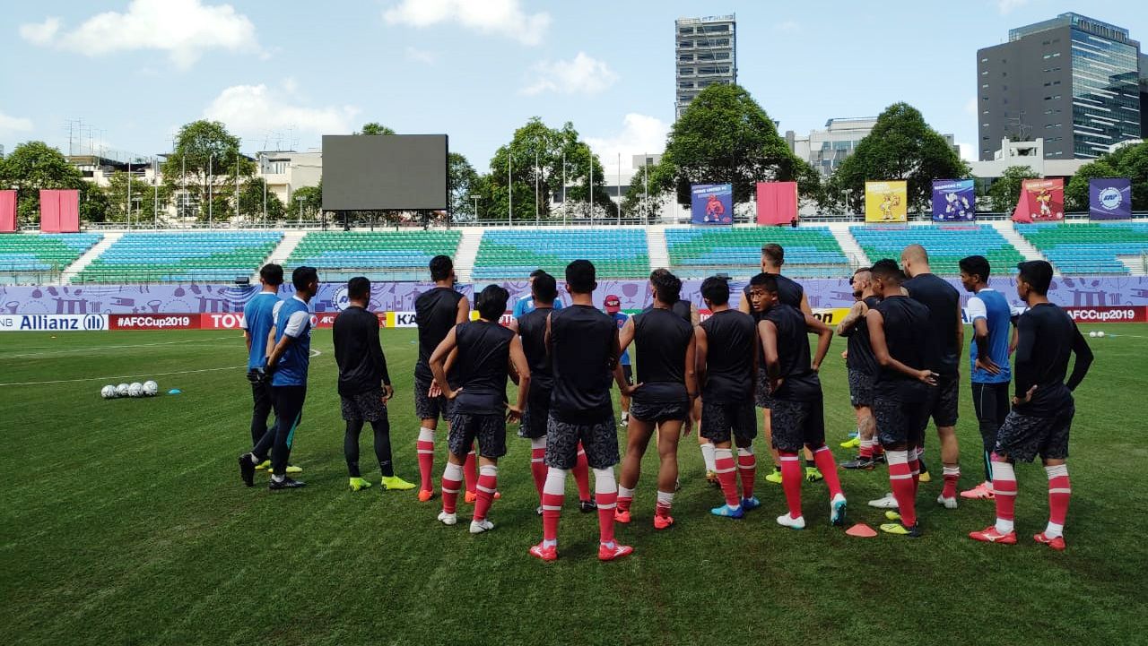 Tim PSM Makassar melakukan uji coba lapangan di Stadion Jalan Besar, Singapura. Copyright: © PSM Makassar
