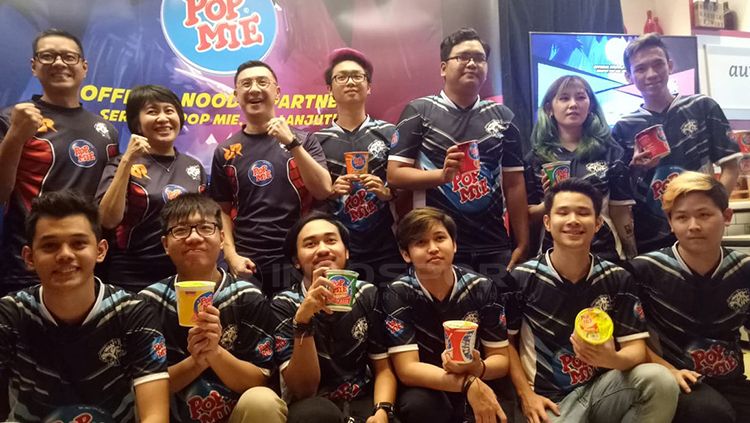 Rex Regum Qeon (RRQ) Hoshi dan EVOS Legends dikenal sebagai dua tim eSports papan atas Indonesia, yang memiliki rivalitas yang begitu tinggi. Copyright: © Risto Risanto/INDOSPORT