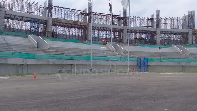 Progres renovasi Stadion Manahan. Copyright: © Ronald Seger/INDOSPORT