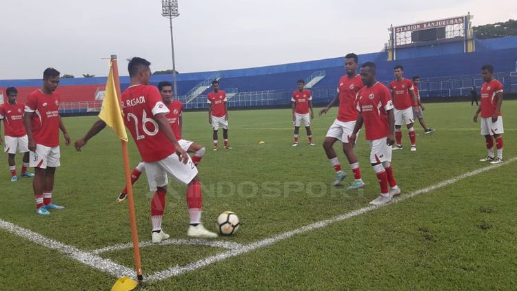 Semen Padang bertekad meraih kemenangan saat bertandang ke markas PSIS Semarang dalam pertandingan pekan ke-32 kompetisi Liga 1 2019. Copyright: © Ian Setiawan/INDOSPORT