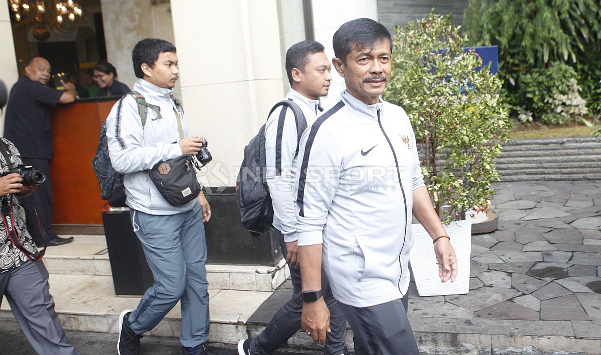 Pelatih Timnas Indonesia U-23, Indra Sjafri siap akan melakukan arak-arakan menuju Istana Negara dari hotel sultan, Kamis (28/02/19). Copyright: © Herry Ibrahim/INDOSPORT