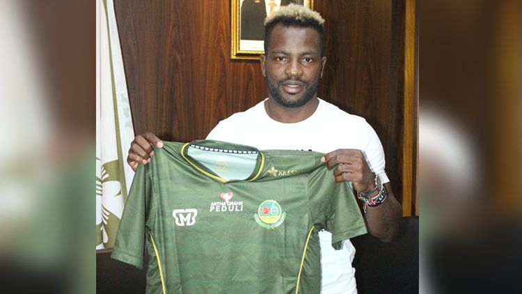 Louise Parfait ketika diperkenalkan sebagai pemain TIRA-Persikabo.