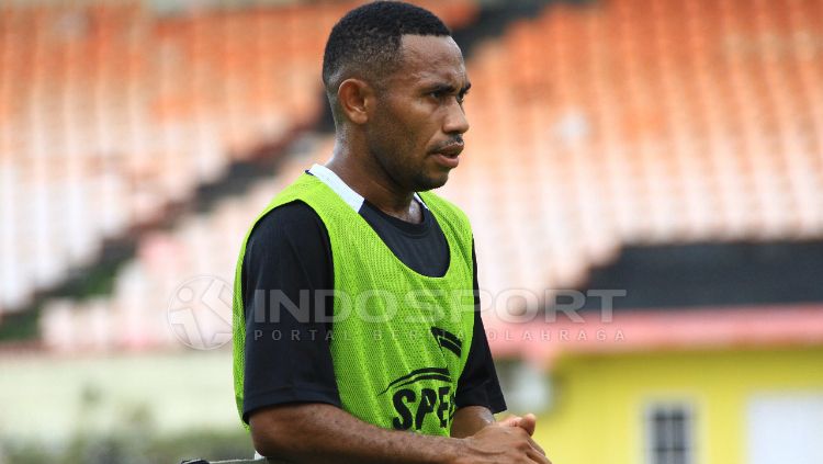 Marcel Kararbo, eks pemain muda Persipura Jayapura yang kini resmi bergabung dengan Persela Lamongan. Copyright: © Sudjarwo/INDOSPORT