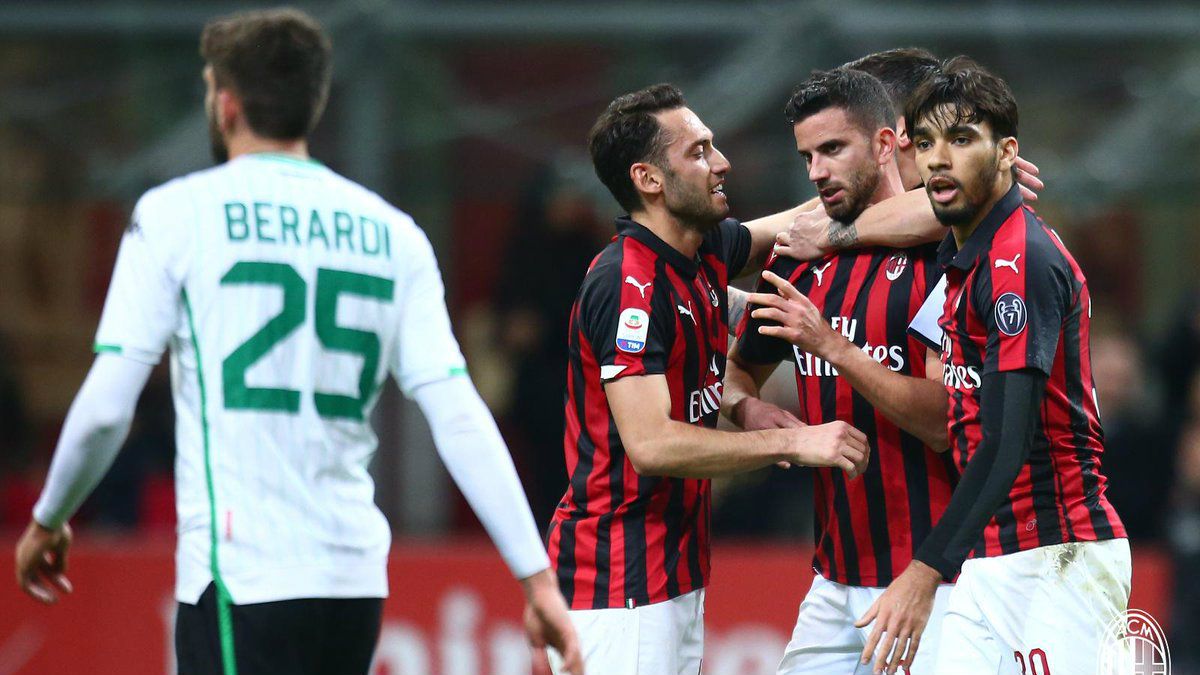 Selebrasi gol pemain AC Milan saat jumpa Sassuolo di pekan ke-26 Liga Italia, Minggu (03/03/19). Copyright: © AC Milan