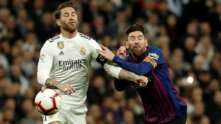 Duel antar kapten dalam laga derby bertajuk El Clasico, Sergio Ramos (Real Madrid) dan Lionel Messi (Barcelona). Copyright: © INDOSPORT