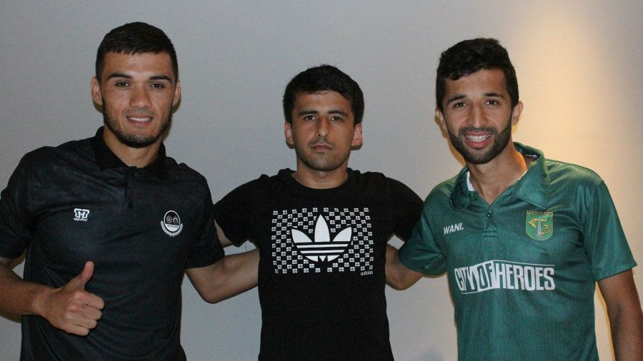 Tiga pemain asal Tajikistan Khurshed Beknazarov, Jamoliddin Zardiev dan Manuckhehr Dzhalilov. Copyright: © PSSI