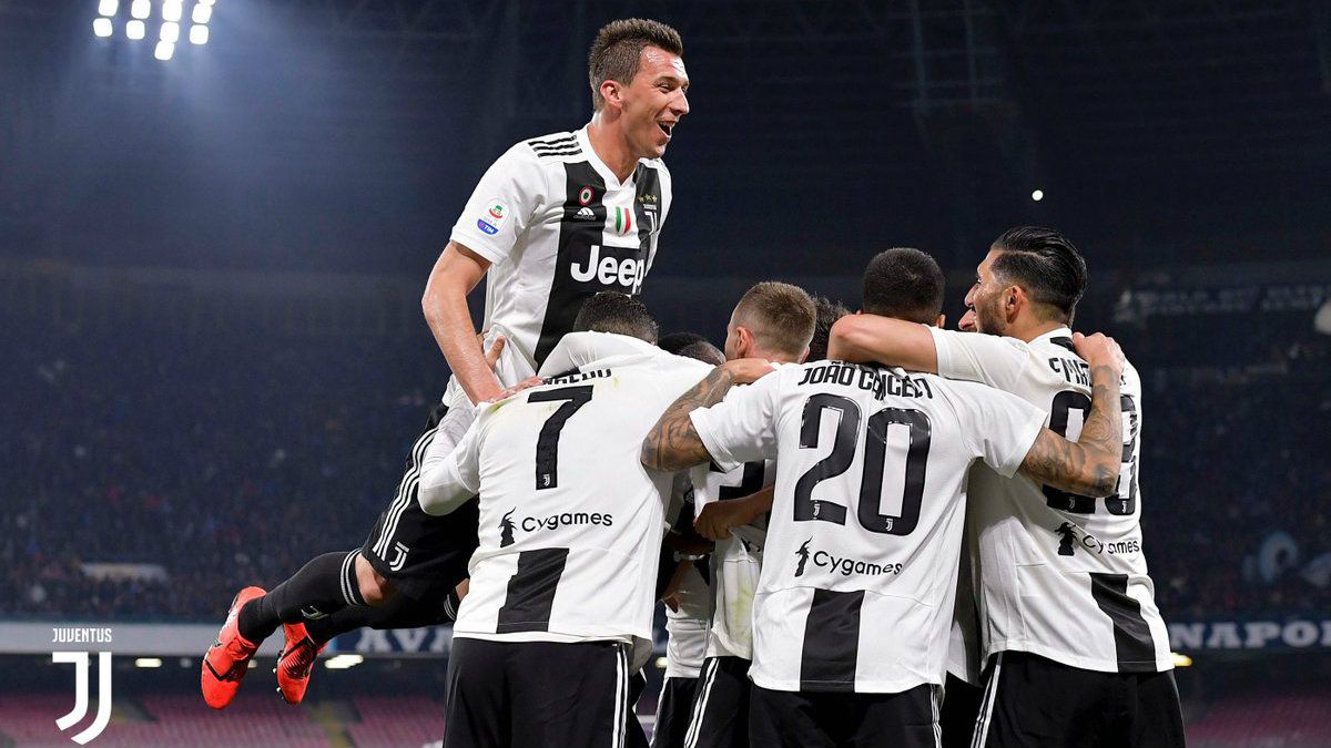 Selebrasi pemain Juventus usia menang atas Napoli, Senin (04/03/19). Copyright: © Juventus