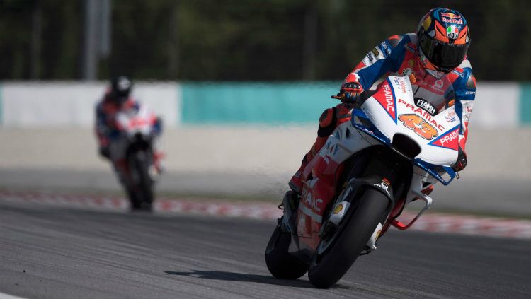 Pembalap Ducati, Jack Miller, harus menahan rasa sakit pada pundaknya untuk merebut podium kedua pada balapan utama MotoGP Styria 2020, Minggu (23/08/20). Copyright: © Getty Images