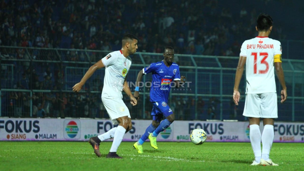 Makan Konaté pemain Arema FC. Copyright: © Ian Setiawan/Indosport.com