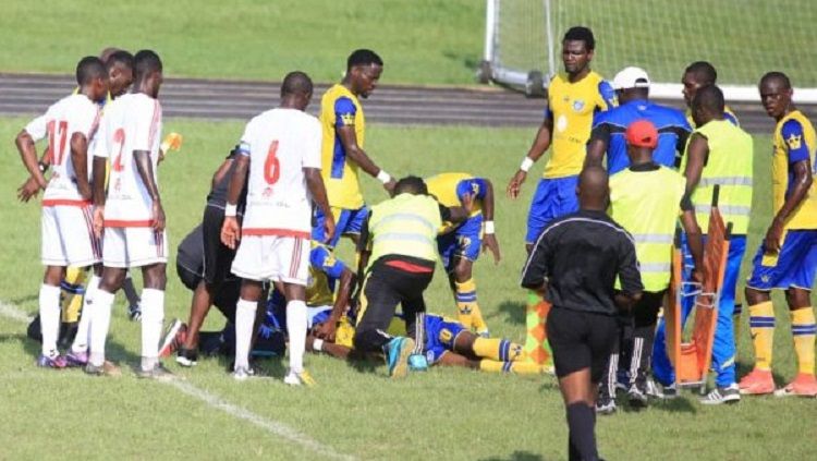 Seorang pesepak bola asal Gabon tewas secara mendadak saat tengah bertanding. Copyright: © Football Ghana