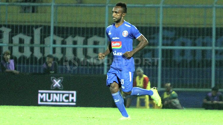 Pemain baru Arema FC, Ricky Kayame Copyright: © Ian Setiawan/INDOSPORT