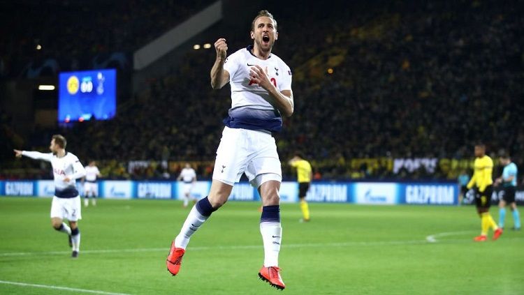 Selebrasi dari Harry Kane, striker andalan Tottenham Hotspur usai mencetak gol ke gawang Borussia Dortmund pada pertengahan tahun 2018 lalu. Copyright: © Twitter @SpursOfficial