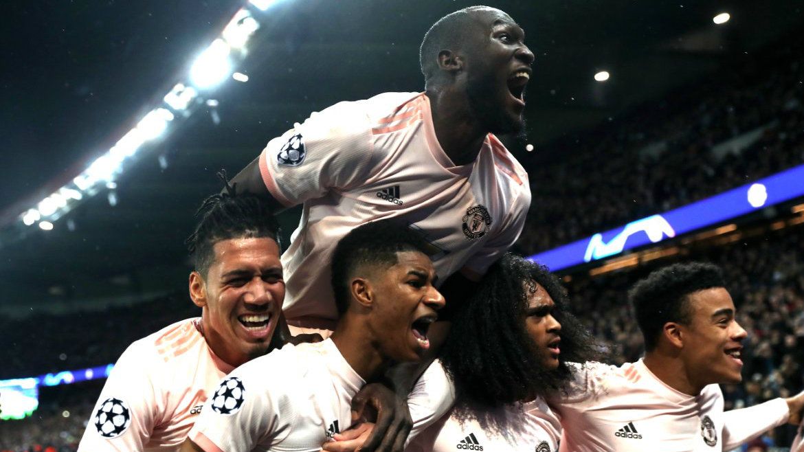 Selebrasi pemain Manchester United usai mengalahkan PSG, Kamis (07/03/19). Copyright: © twitter.com/ChampionsLeague