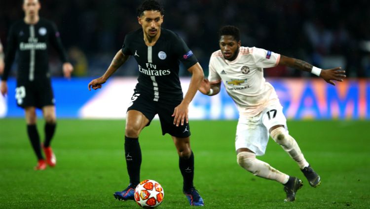 Fred menjaga pergerakan Marquinhos dalam pertandingan leg kedua babak 16 besar Liga Champions antara PSG vs Manchester United, Kamis (07/03/19) dini hari WIB. Copyright: © INDOSPORT