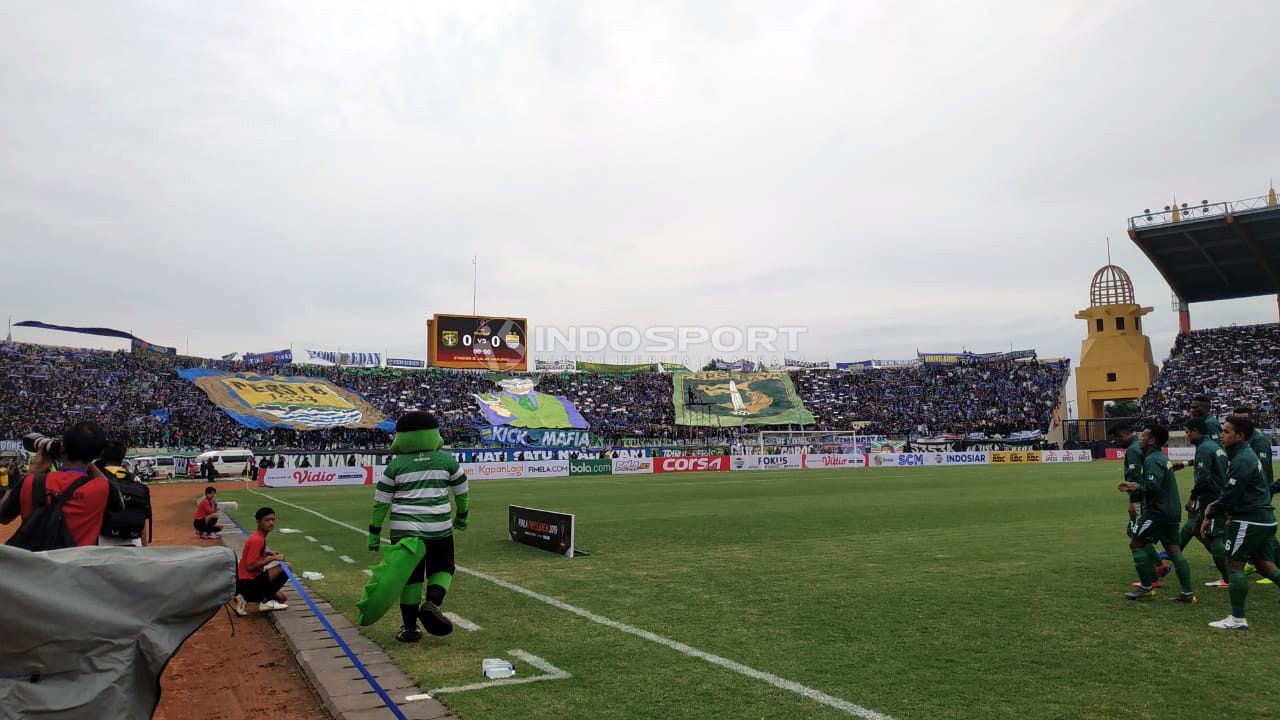 Laga antara Persebaya Surabaya vs Madura United menjadi pertandingan paling banyak penonton selama perhelatan Piala Presiden 2019. Copyright: &copy; Arif Rahman/Indosport.com