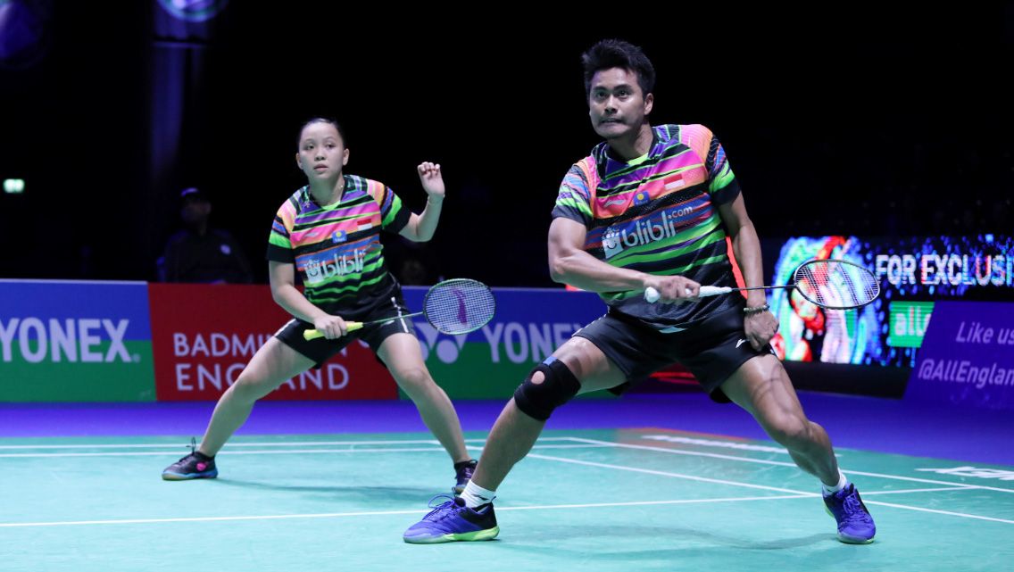 Pebulutangkis ganda campuran Indonesia, Winny Oktavina Kandow dan Tontowi Ahmad berhasil mengalahkan wakil Thailand di Indonesia Open 2019. Copyright: © Humas PBSI