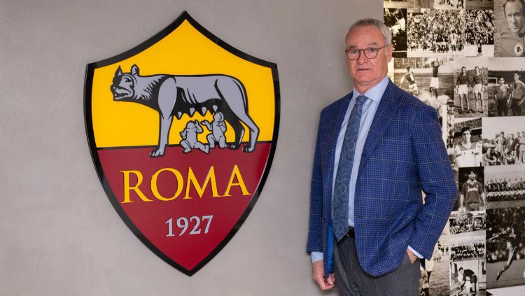 Pelatih berjulukan The Tinkerman, Claduio Ranieri, sempat menjadi pilihan AC Milan sebelum menjatuhkan jabatan kursi pelatih ke Stefano Pioli. Copyright: © AS Roma